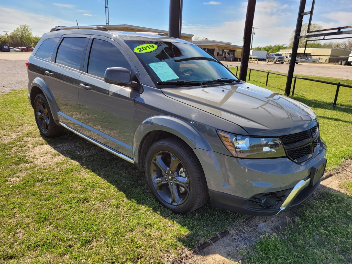 2019 GRAY Dodge Journey Crossroad FWD (3C4PDCGGXKT) with an 3.6L V6 DOHC 24V engine, 4A transmission, located at 533 S Seven Points BLVD, Seven Points, TX, 75143, (430) 255-4030, 32.313999, -96.209351 - Photo#1